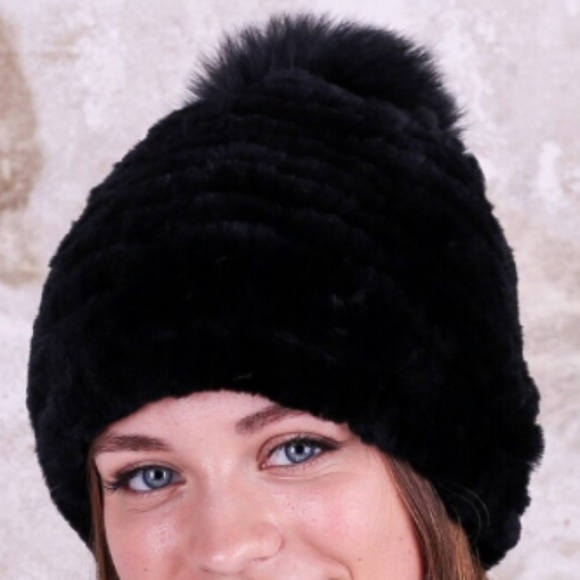🌟HOST PICK🌟 Genuine Rabbit Fur Beanie with Pom Pom - Picture 3 of 6